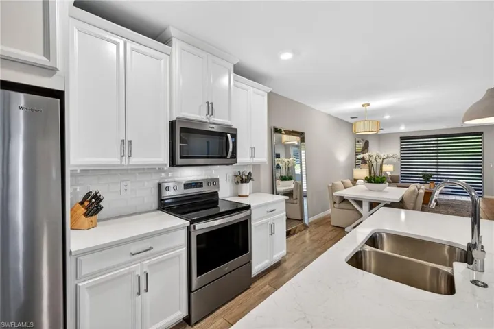 14567  Edgewater  CIR, Naples, FL 34114