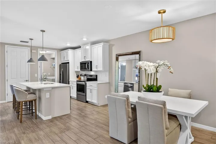 14567  Edgewater  CIR, Naples, FL 34114