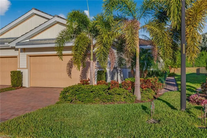 14567  Edgewater  CIR, Naples, FL 34114