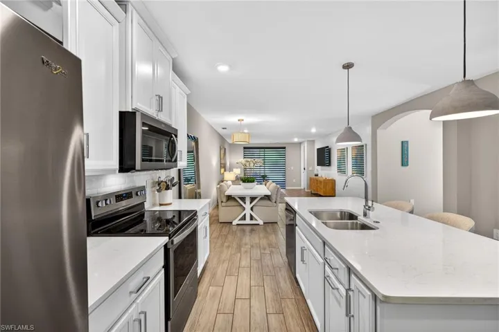 14567  Edgewater  CIR, Naples, FL 34114
