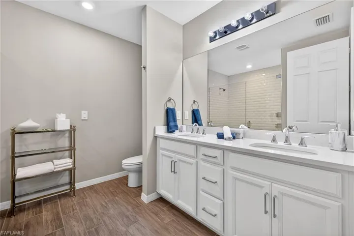 14567  Edgewater  CIR, Naples, FL 34114