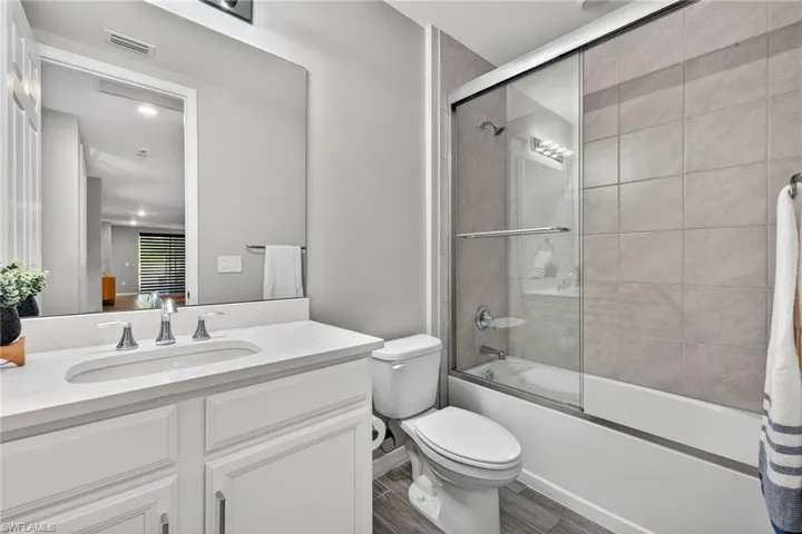 14567  Edgewater  CIR, Naples, FL 34114