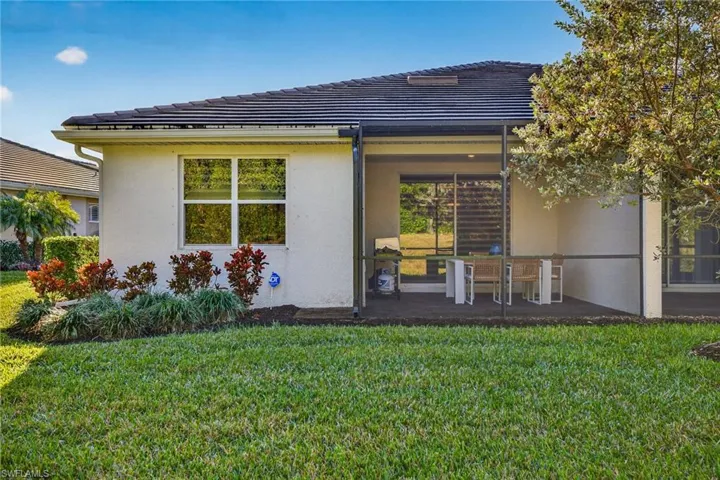 14567  Edgewater  CIR, Naples, FL 34114