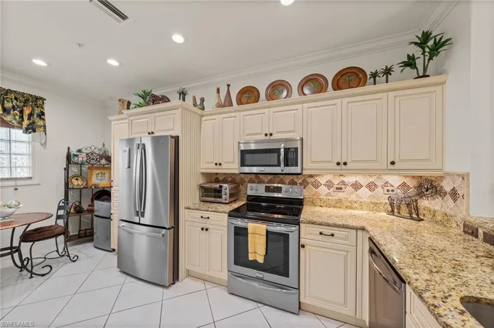 NEWER FRIGIDAIRE GALLERY STAINLESS APPLIANCES