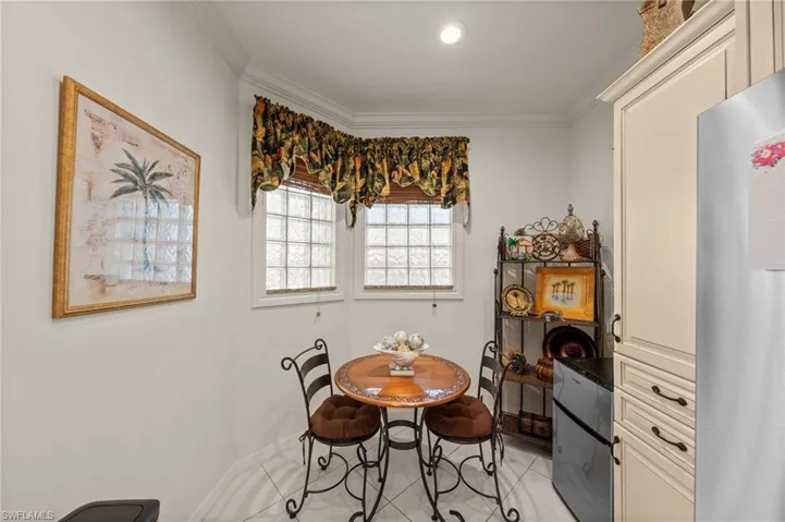 COZY EAT-IN KITCHEN NOOK WITH NATURAL LIGHTING