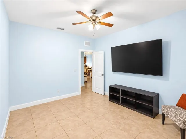 2735 12th Ave Ne, Naples, Florida 34120