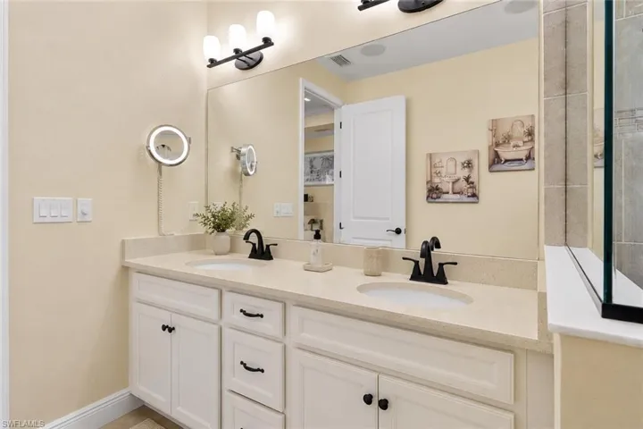 3865  Helmsman  DR, Naples, FL 34120