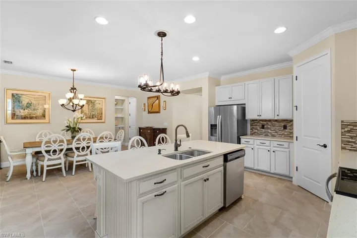 3865  Helmsman  DR, Naples, FL 34120