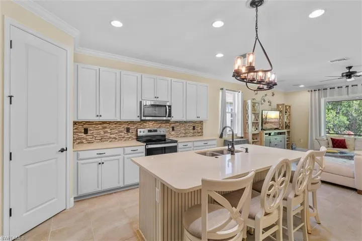 3865  Helmsman  DR, Naples, FL 34120
