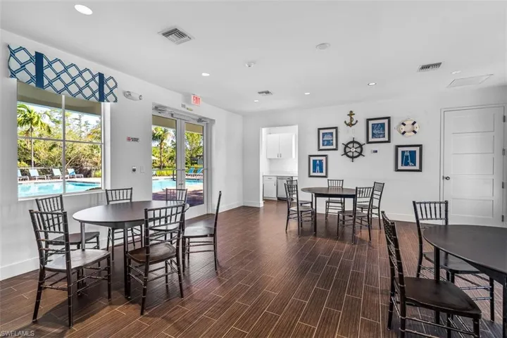 3865  Helmsman  DR, Naples, FL 34120