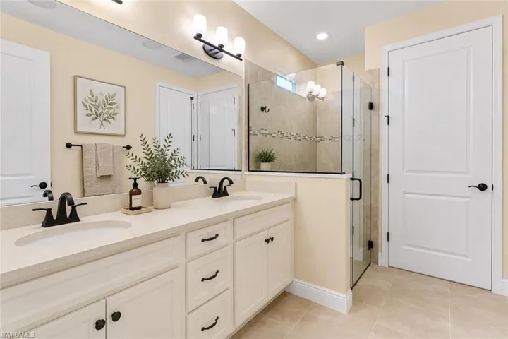 3865  Helmsman  DR, Naples, FL 34120