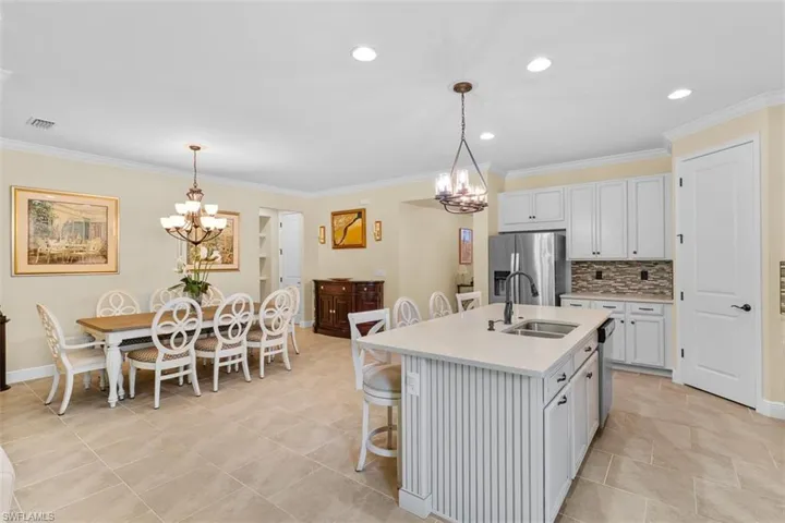 3865  Helmsman  DR, Naples, FL 34120