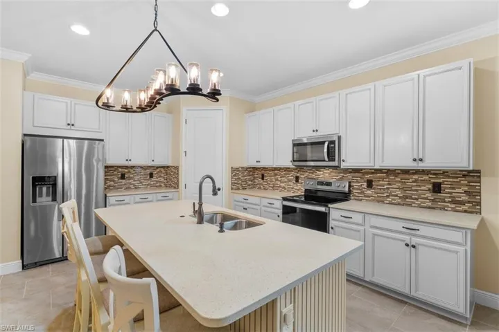 3865  Helmsman  DR, Naples, FL 34120