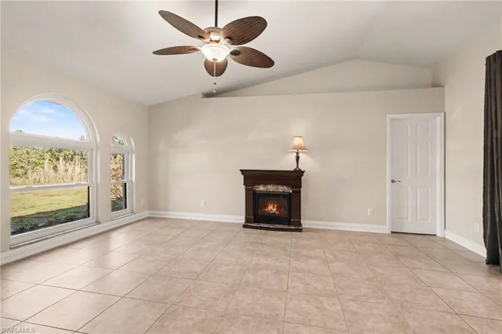 This space is BIG, clean, and empty. Just waiting for you!