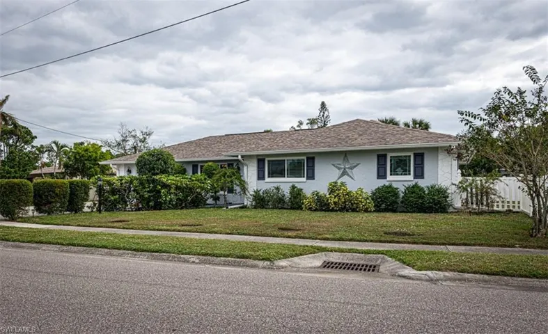 Ranch-style house with a front lawn