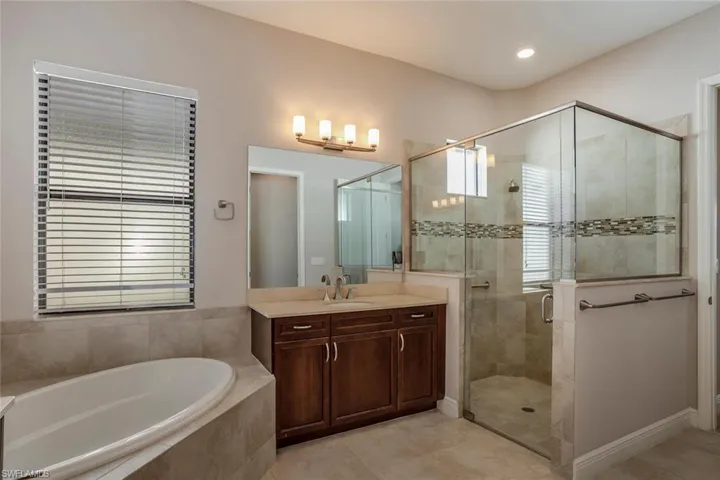 1646  Serrano  CIR, Naples, FL 34105