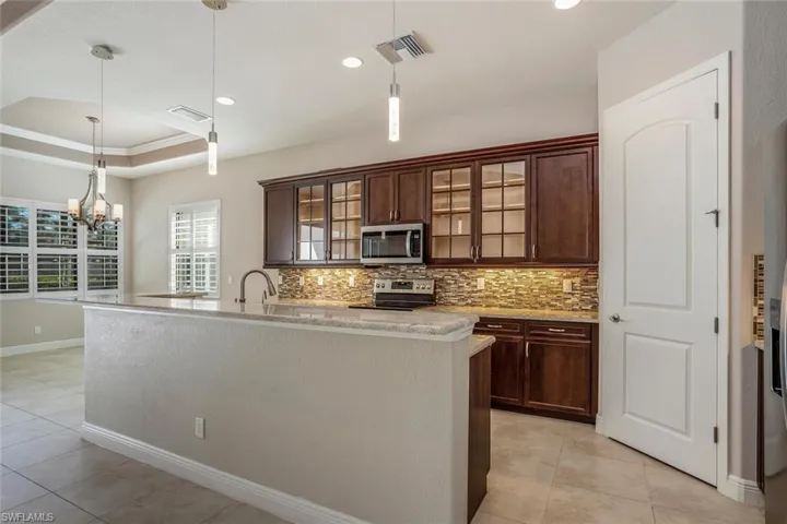 1646  Serrano  CIR, Naples, FL 34105