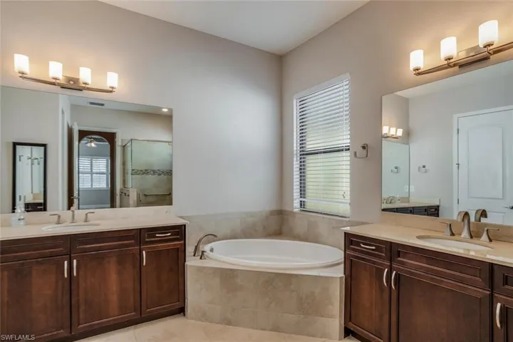 1646  Serrano  CIR, Naples, FL 34105