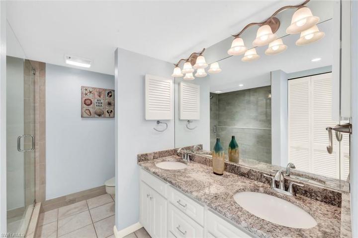 Dual Sinks, Extra Closet