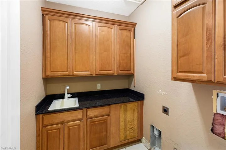 11913 Princess Grace Ct, Cape Coral, Florida 33991