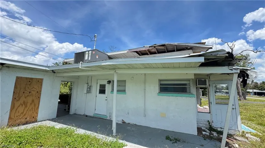 8140  Cleaves  RD, North Fort Myers, FL 33903