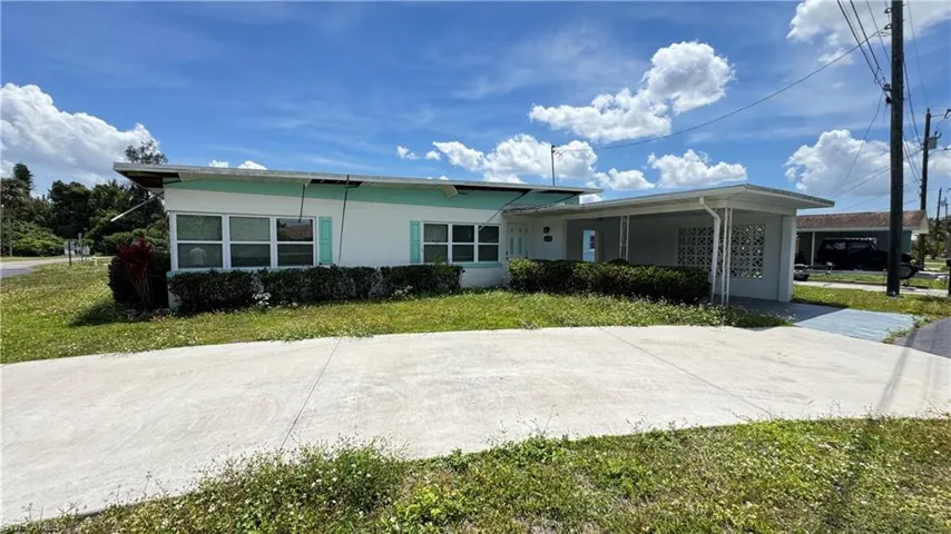 8140  Cleaves  RD, North Fort Myers, FL 33903