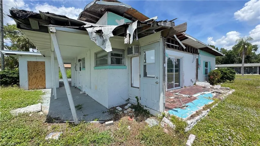 8140  Cleaves  RD, North Fort Myers, FL 33903
