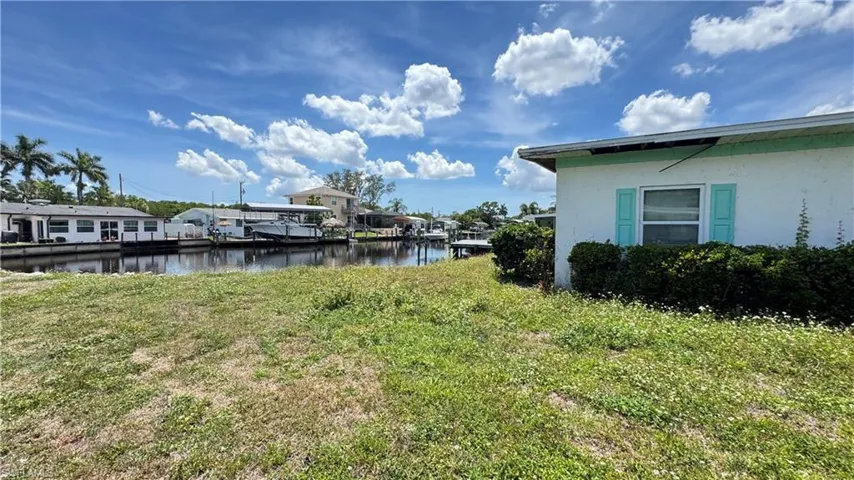 8140  Cleaves  RD, North Fort Myers, FL 33903