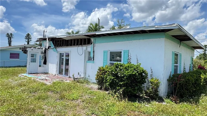 8140  Cleaves  RD, North Fort Myers, FL 33903