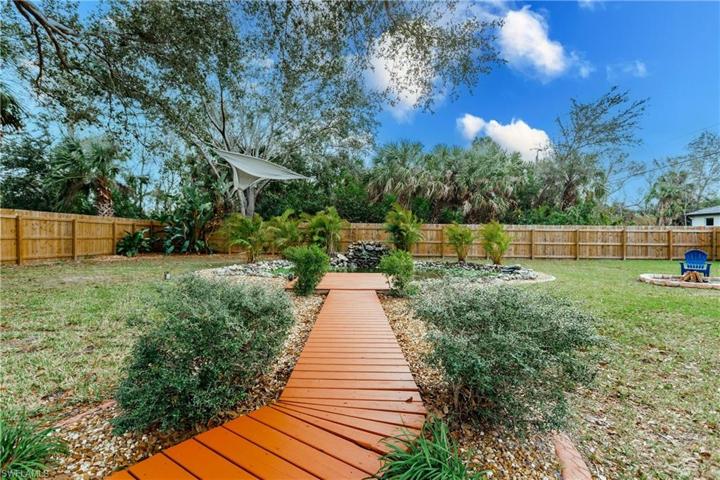 22131  Clinton  AVE, PORT CHARLOTTE, FL 33954