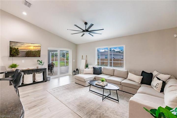 22131  Clinton  AVE, PORT CHARLOTTE, FL 33954