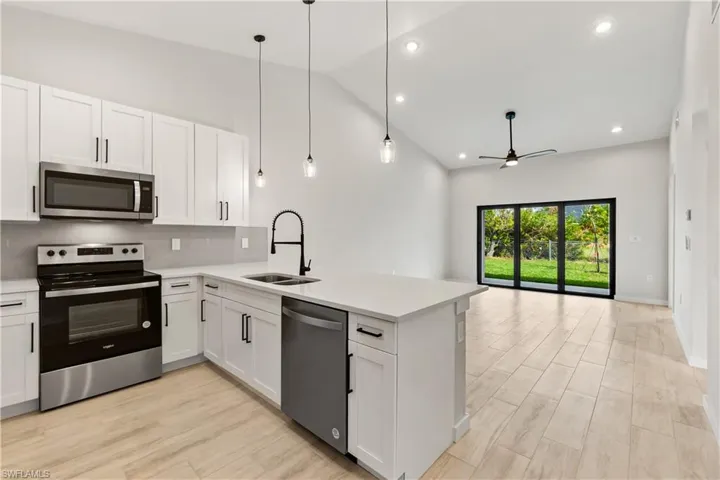 2915-2917 SW Santa Barbara  PL, Cape Coral, FL 33914