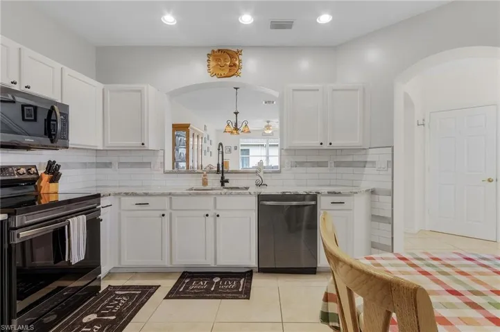 10019  Salina  ST, Fort Myers, FL 33905