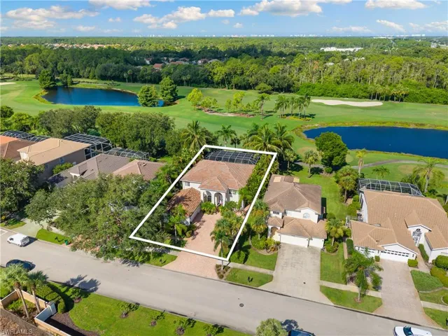 Aerial view of residential area featuring a golf club and property boundaries highlighted