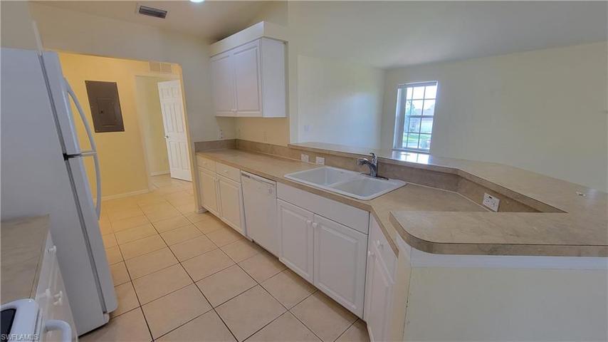 19977  Lake Vista  CIR, Lehigh Acres, FL 33936