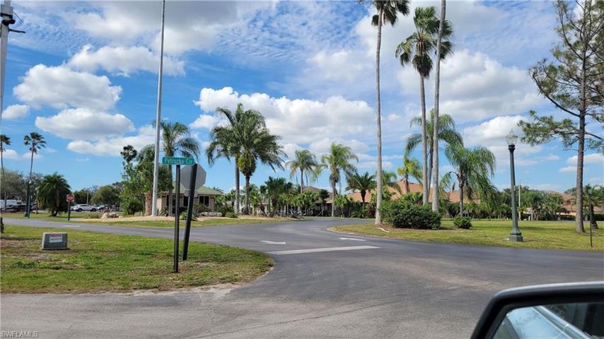 19977  Lake Vista  CIR, Lehigh Acres, FL 33936