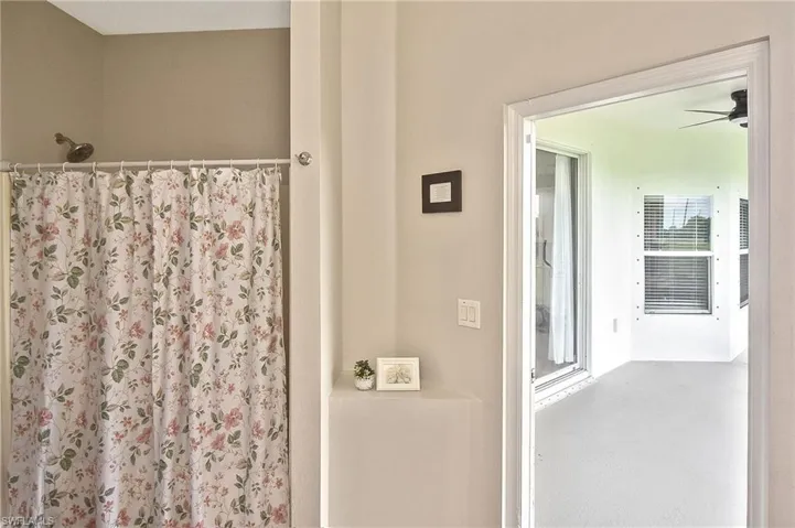 Full bath featuring a shower with curtain and a ceiling fan