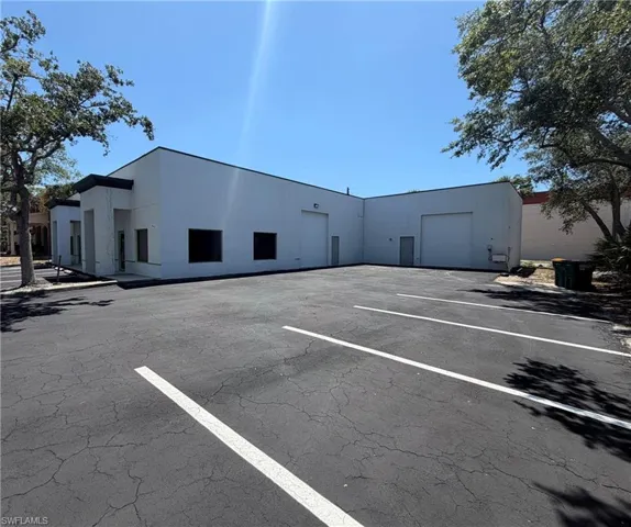 1502 Rail Head Blvd, Naples, Florida 34110