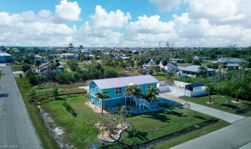 Birds eye view of property