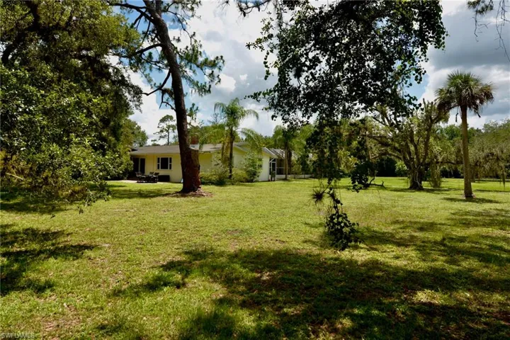 18220 Elmwood Dr, Alva, Florida 33920