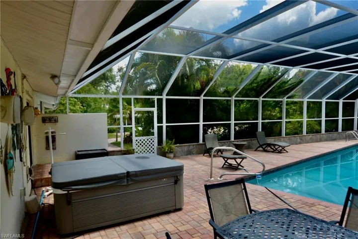 18220 Elmwood Dr, Alva, Florida 33920