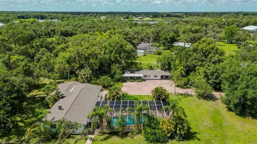 18220 Elmwood Dr, Alva, Florida 33920