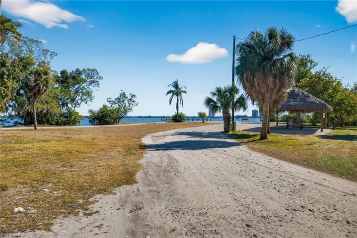 Palm Point - 8.5 acre greenspace on the riverfront. Enjoy birdwatching, fishing and picnicking