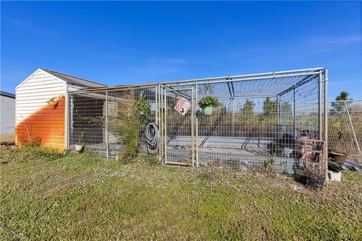 View of yard featuring an outbuilding