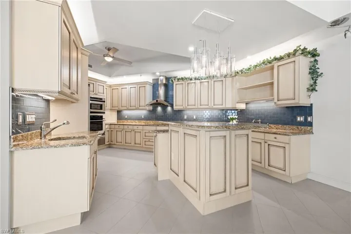 14270 Royal Harbour Ct 323, Fort Myers, Florida 33908