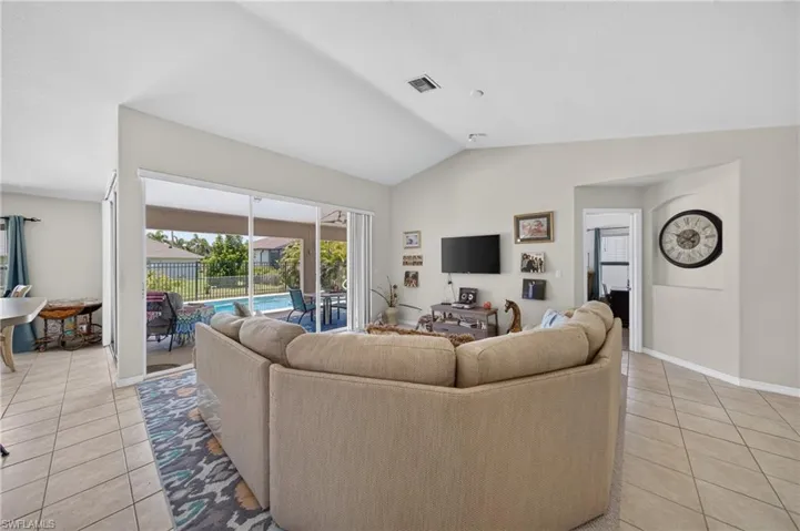 2613 Sw 27th St, Cape Coral, Florida 33914