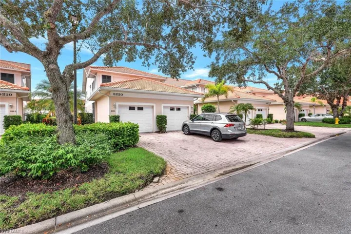 5220  Birmingham  DR, Naples, FL 34110
