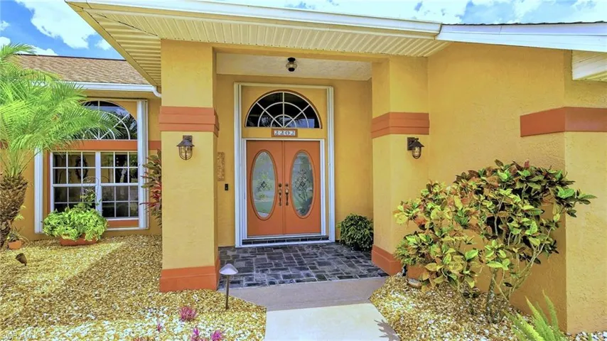 View of exterior entry with stucco siding