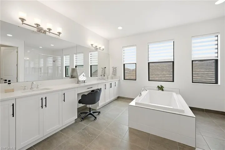 20281 Fair Oak Ln, Estero, Florida 33928