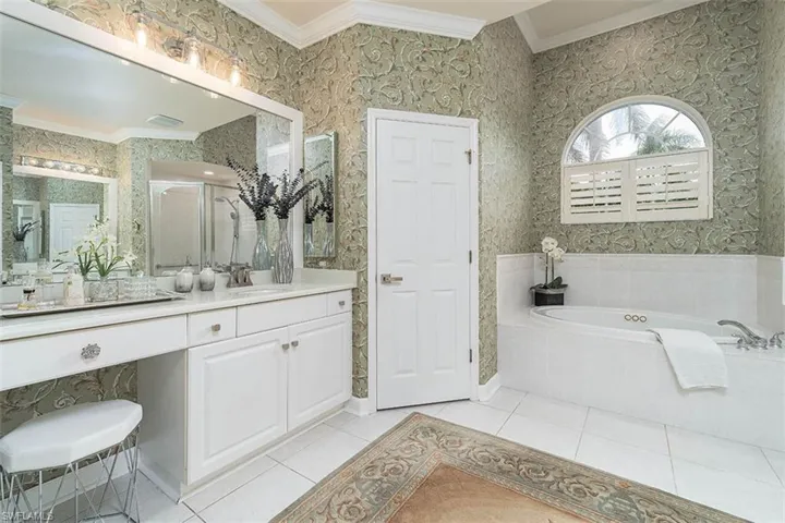Master_Bath_with_private_toilet_room